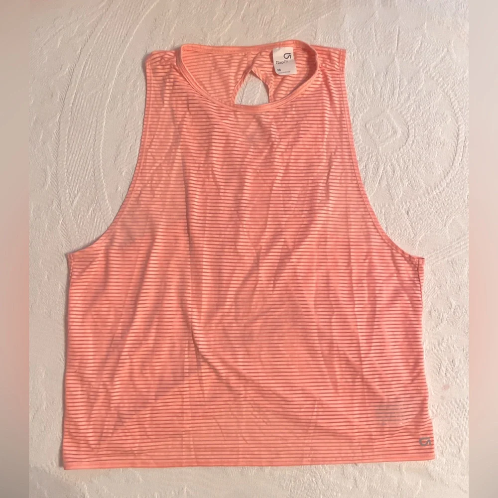 GAP Fit Pink Peach Athletic Lightweight Curved Hem Muscle Tee Top Size Medium - Picture 1 of 7